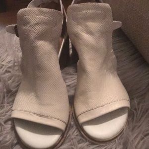 Summer Night sandals! Never been worn OTBT sandals